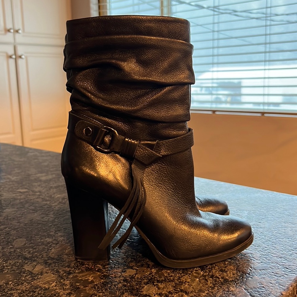 Guess Heeled mid-ankle boots with fringe detail.